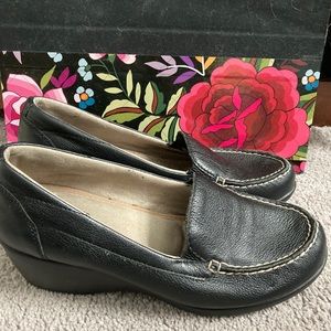 Eastland Iris black loafer-new condition